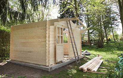 Gartenhaus selber bauen - Gartenhaus Bausatz im Aufbau