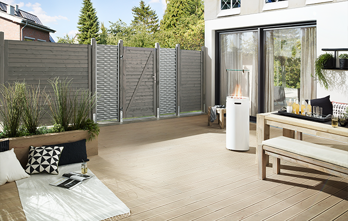 Terrasse Sichtschutz - Moderne Kombination aus Holz und Metall-Elementen - TraumGarten NEO DESIGN & SYSTEM FLOW