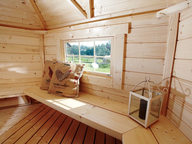 Finnhaus Wolff Grillkota 6.7 mit schwarzen Dachschindeln