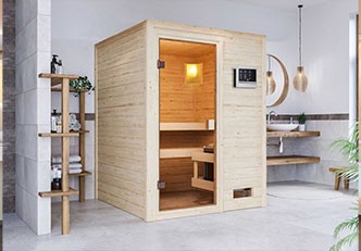 Sauna mit niedriger Deckenhöhe im Badezimmer
