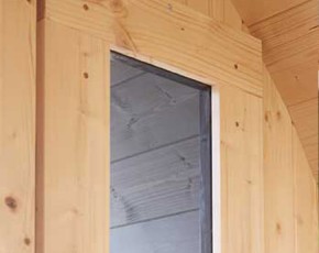 Finnhaus Wolff Fasssauna 280 de luxe + Terrasse + schwarze Dachschindeln - 42mm Gartensauna - montiert - grau